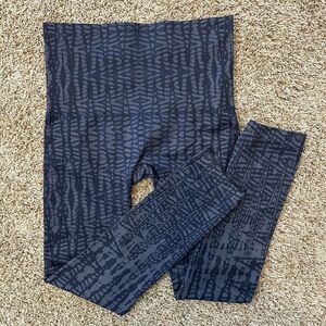 Spanx Women Plus Size 1X Look At Me Now Blue‎ Print Seamless Leggings Slimming